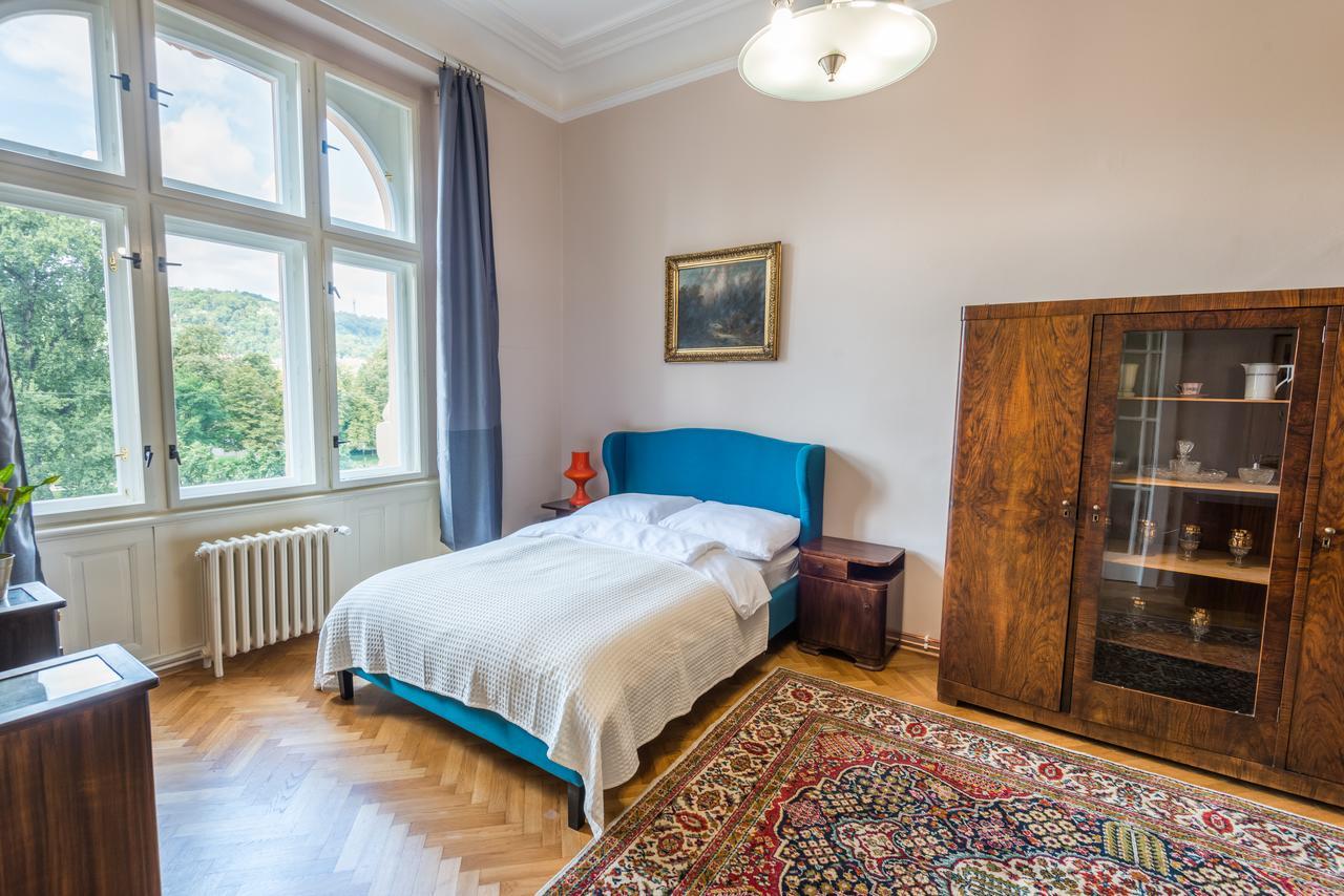 Riverside Apartment With A Balcony Praag Buitenkant foto