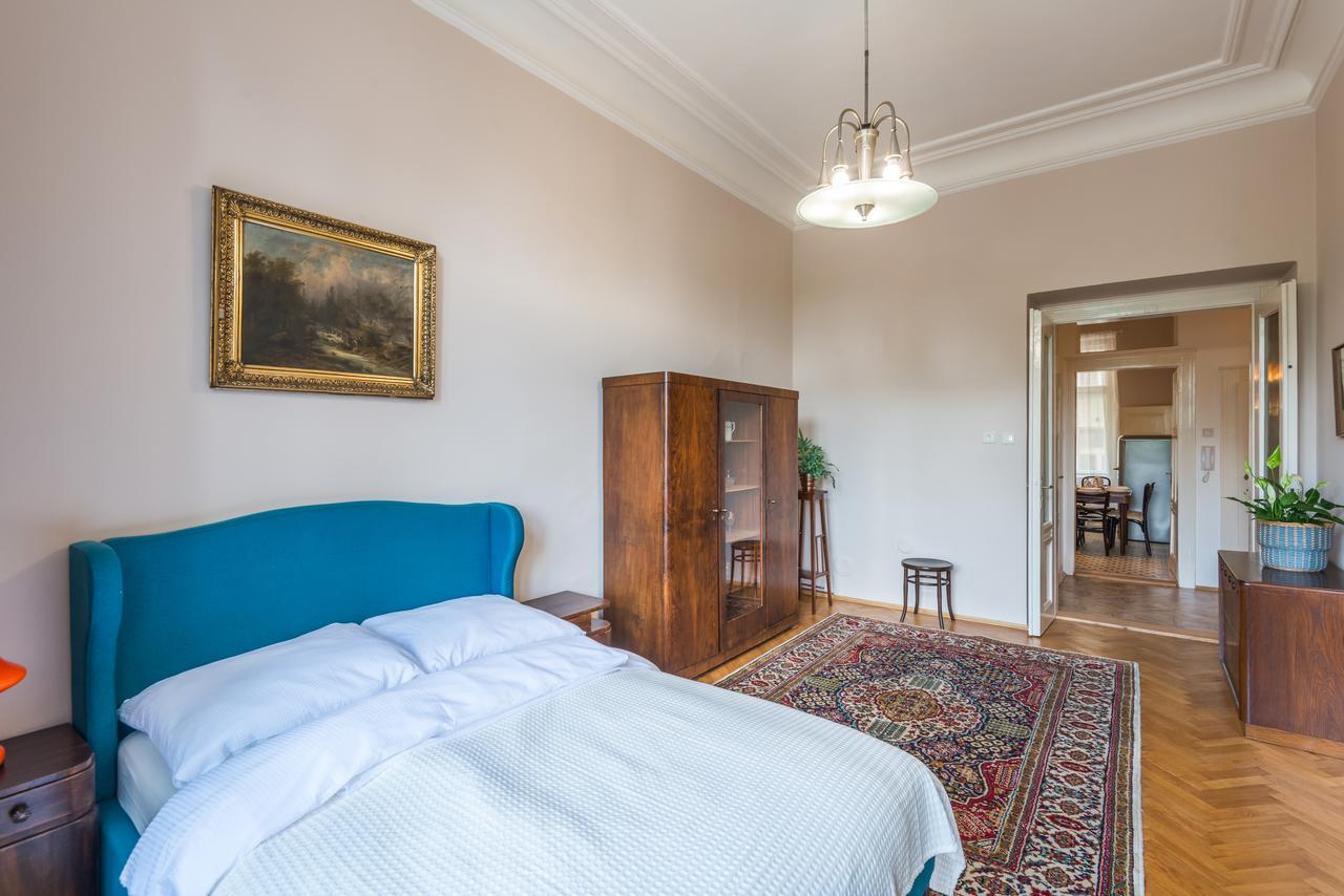 Riverside Apartment With A Balcony Praag Buitenkant foto