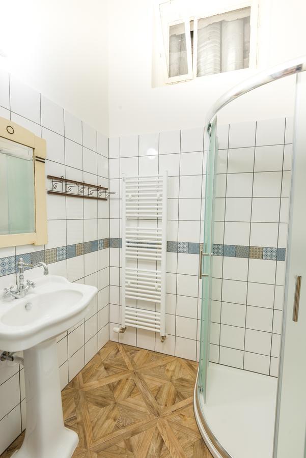 Riverside Apartment With A Balcony Praag Buitenkant foto